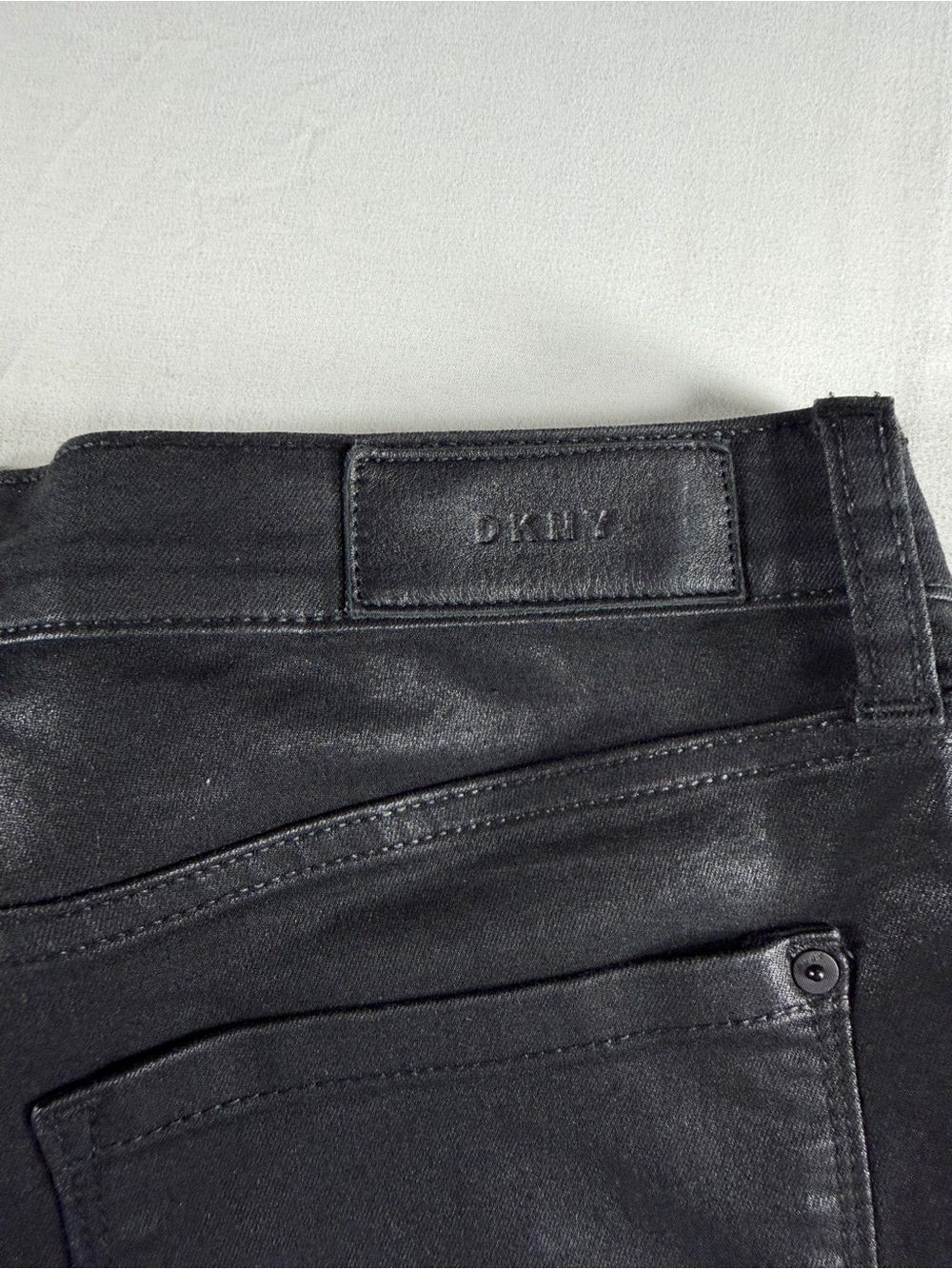 DKNY JEANS Women's Straight-Leg Jean/Jegging Size 30 Black Stretch Coated - Picture 4 of 7